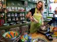 Frances Steenkamp runt sinds 2005 snoepwinkel Tum Tum in Den Bosch. ,,We willen gezelligheid uitstralen, knusheid.’’