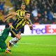 Van Persie helpt Fenerbahçe aan zege, Dortmund blijft in spoor Bayern
