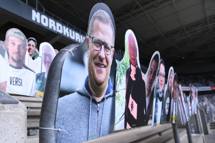 Het Borussia-Park blijft ook nu niet leeg: kartonnen fans op de Nordkurve.