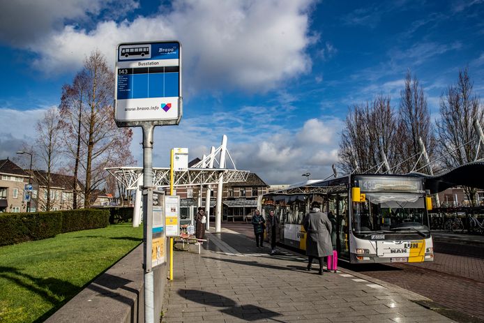 Het busstation in Reusel.