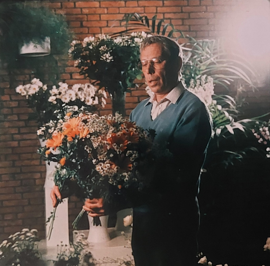 Piet Heselmans was, naast zijn werk in de winkel, actief als leraar bloemsierkunst in Breda, maar netwerkte ook volop in Fleurop en InterFlora.