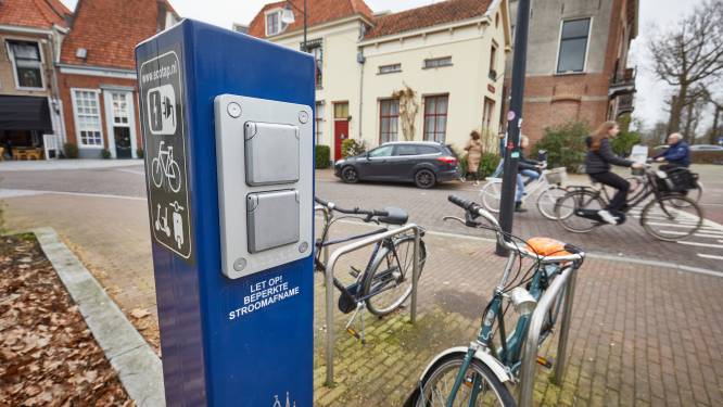 Het leek zo'n goed idee, maar deze palen in Zutphen blijken compleet overbodig: ‘Staan niks te doen’