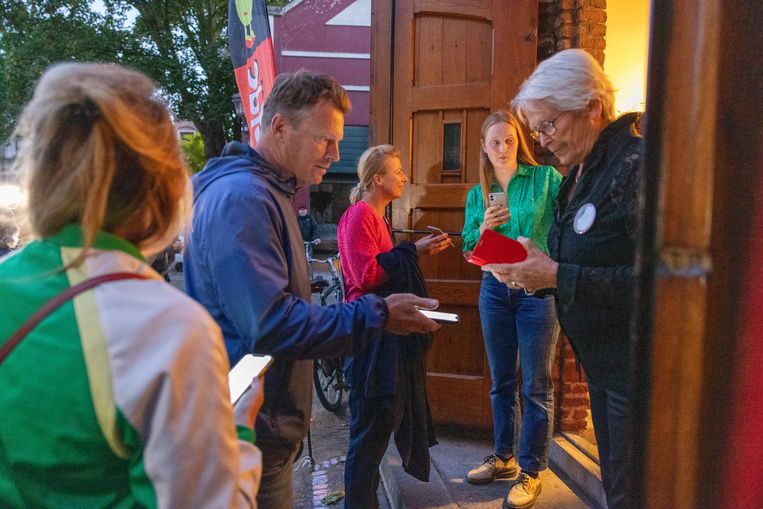 Dwangsom voor theater na te volle zaal Theo Maassen, bezoekers ‘betalen met zijn allen’