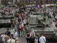 Oekraïne stelt kapotte Russische tanks tentoon in Russische roestparade