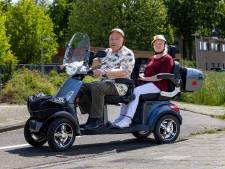‘Backpacken’ op je 81ste: Antoon en Lucie doen het met hun duo-scootmobiel