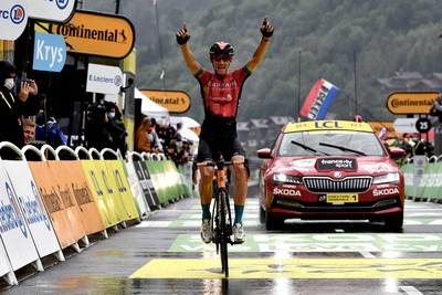 Victoire magistrale de Dylan Teuns au Grand-Bornand, Pogacar se pare de jaune et écrase le Tour de France