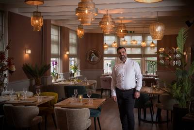 Kenan sluit goedlopend restaurant en begint onzeker avontuur: ‘Ik zie binnen tien minuten of het iets wordt’