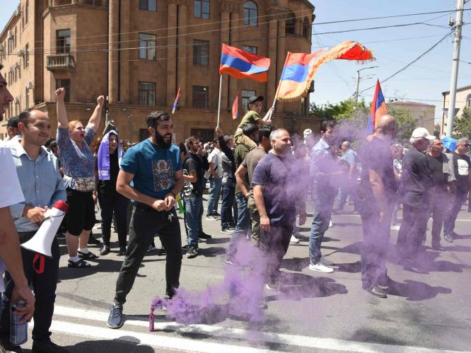 Drieduizend Armeniërs komen op straat om ontslag premier te eisen na afstaan grondgebied aan Azerbeidzjan