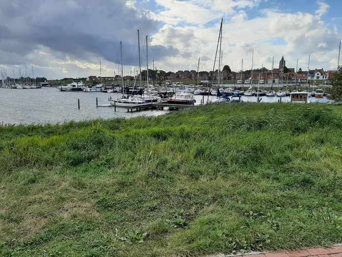 De plek aan de Thoolse haven waar de familiewoning zou moeten komen.