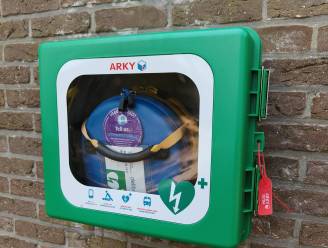 Nieuw AED-toestel aan zaal Sint Jozef