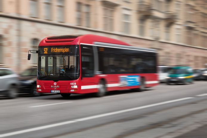 Tijdreeksen Aanhankelijk Absoluut Chauffeurs op lijn 73 opgelucht nu de asielbus rijdt; overlast in de bus is  verdwenen | Groningen | AD.nl