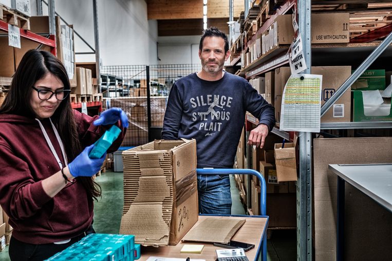 Jean-Baptiste Van Hamme van IC Pharma. “We kruisen onze vingers dat die levering er komt. Zolang de maskers er niet zijn, maak ik me zorgen.” Beeld Tim Dirven
