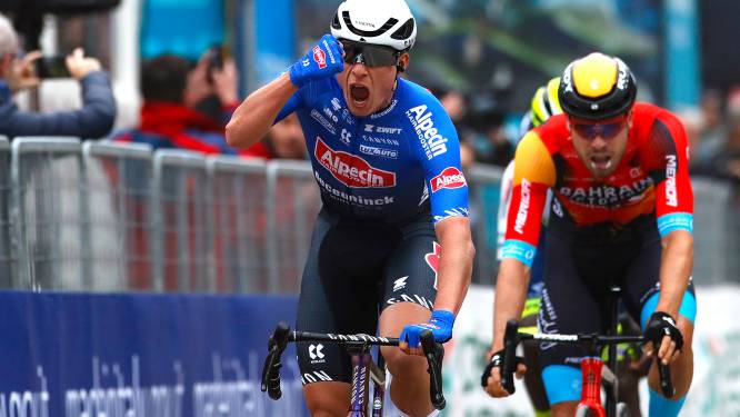 Jasper Philipsen neemt met dank aan Mathieu van der Poel revanche met ritzege in Tirreno