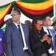 Kluivert en Davids op bezoek bij Zimbabwaanse dictator Mugabe; 'een pr-show' aldus critici