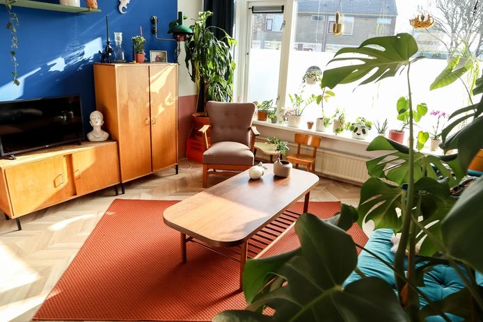 De woonkamer.
