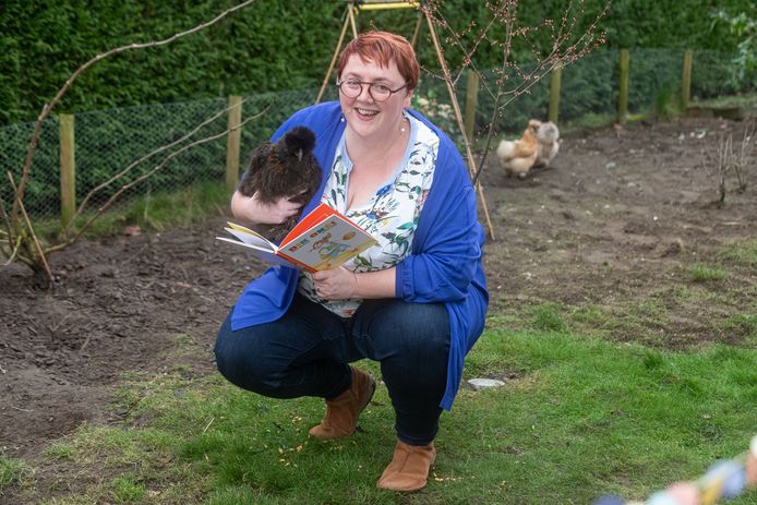 Sofie De Moor schreef het boek ‘Geen kinderen, wel drie kippen’.