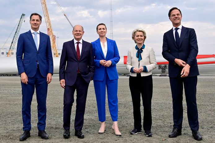 Premier Alexander De Croo (Open Vld), de Duitse bondskanselier Olaf Scholz, de Finse premier Mette Frederiksen, EU Commissiepresident Ursula von der Leyen en Nederlands premier Mark Rutte vorig jaar tijdens de eerste Noordzeetop in het Deense Esbjerg.