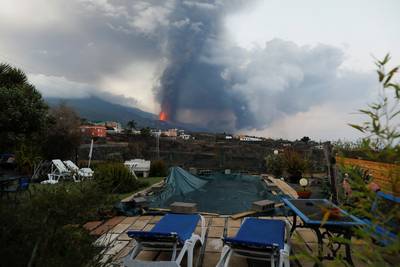 L’éruption d’un volcan aux Canaries s'intensifie: trois nouvelles villes évacuées, des vols annulés