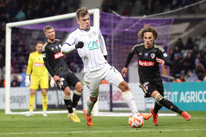 Thijs Dallinga in actie namens Toulouse. De 22-jarige spits uit Groningen scoorde dit seizoen 18 keer in 42 duels voor de club uit het zuiden van Frankrijk.