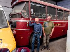 Komt deze rode bus uit de jaren 60 weer terug in Soest? Marnix en Rob gaan ervoor