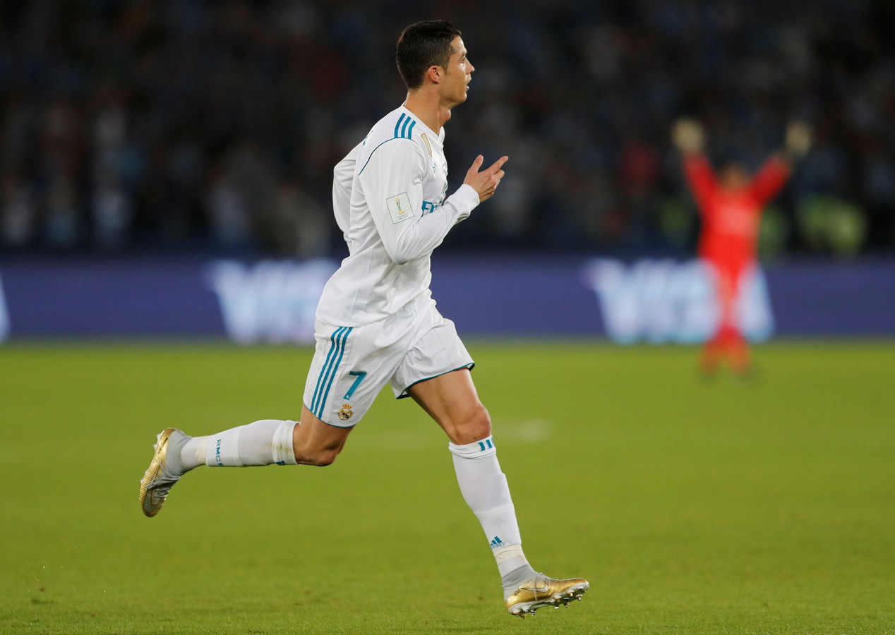 Cristiano Ronaldo viert zijn goal.