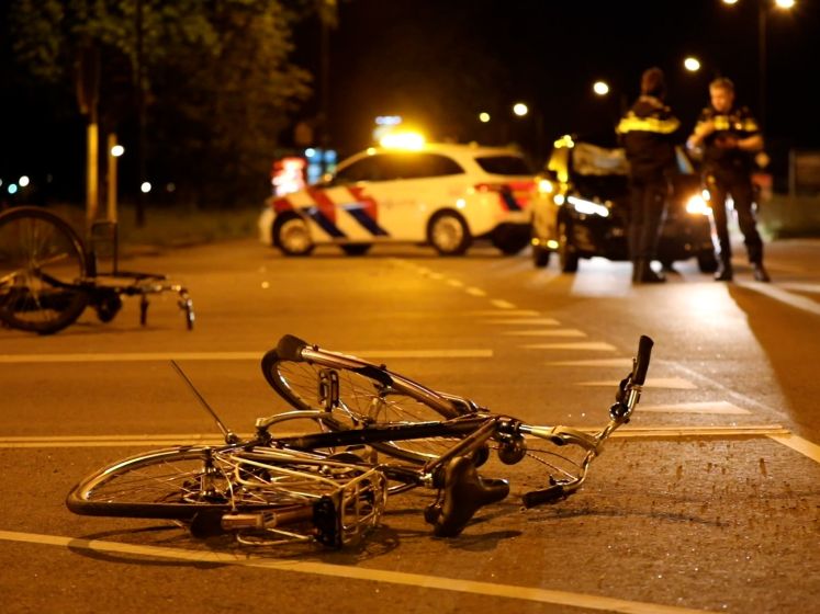 Fietsers gewond door aanrijding in Apeldoorn
