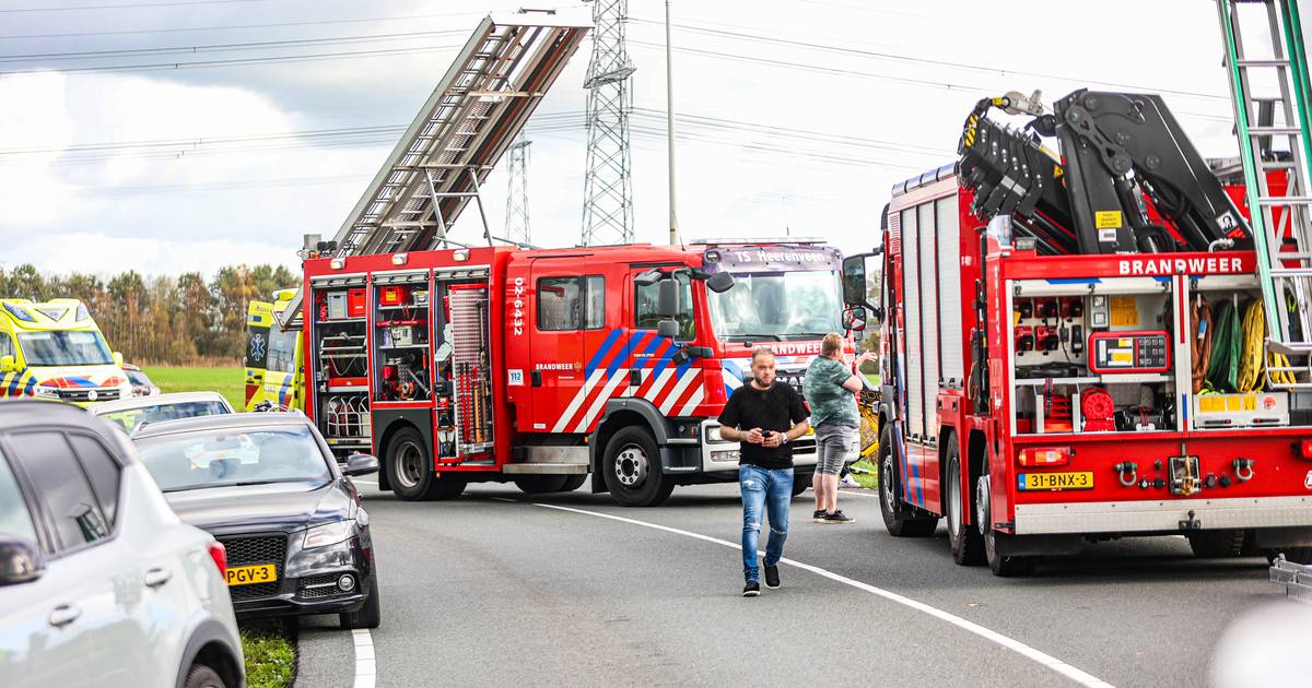 Auto in sloot terecht gekomen op Hasker Utgongen in Oudehaske