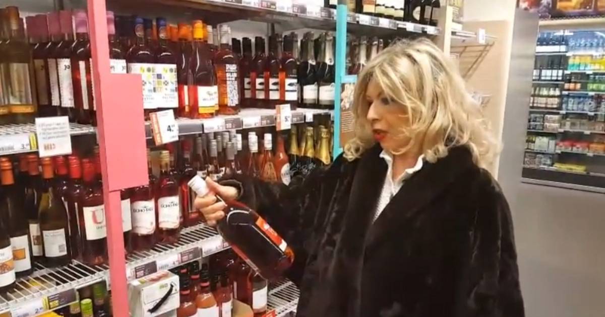 Bonnie St Claire Ik Drink Nog Steeds Elke Dag Rose Show Ad Nl Een heel gelukkig kerstfeest bonnie st. bonnie st claire ik drink nog steeds