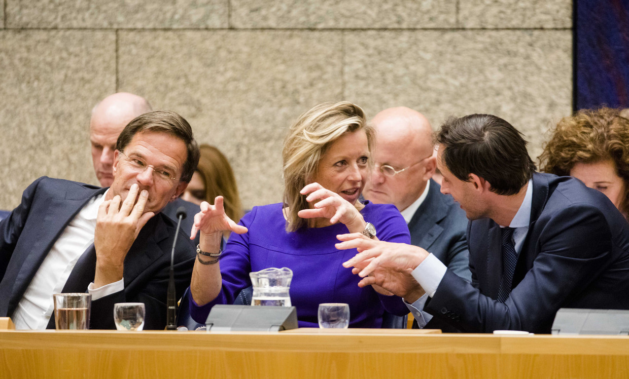 Premier Mark Rutte, minister Kajsa Ollongren van binnenlandse zaken en Koninkrijksrelaties (D66) en minister Wopke Hoekstra van financiën (CDA) tijdens de Algemene Beschouwingen.  Beeld ANP