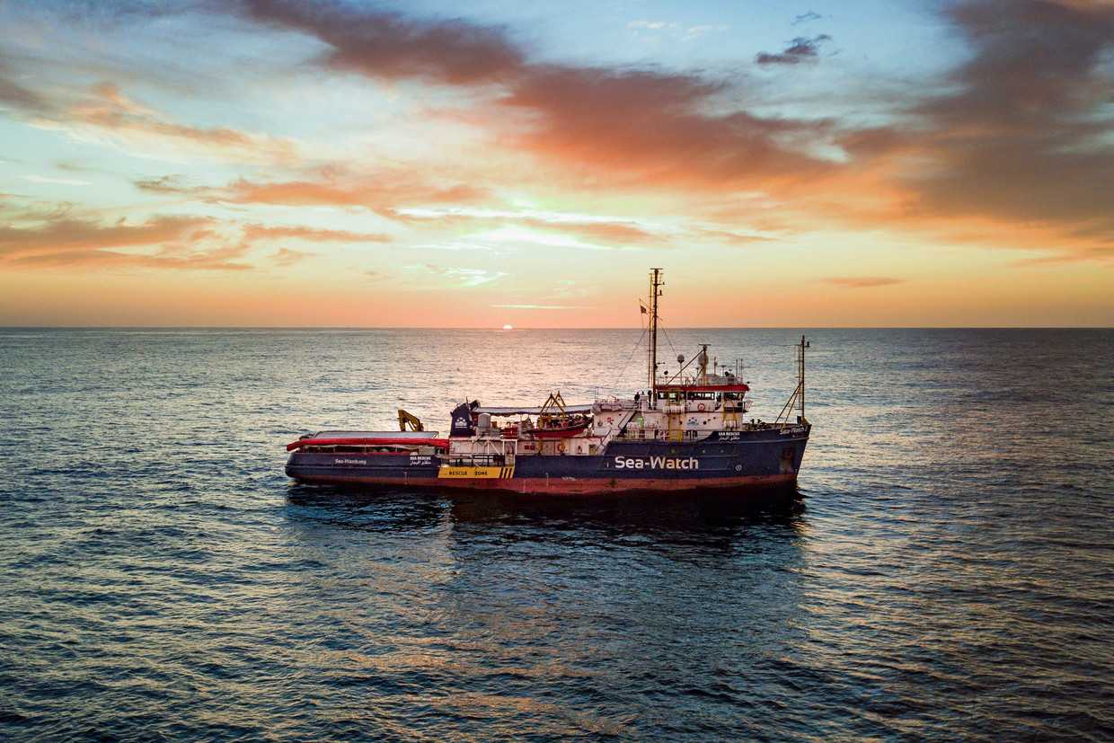 Een Sea-Watch reddingschip in de Middellandse Zee, in januari 2019. Beeld AP