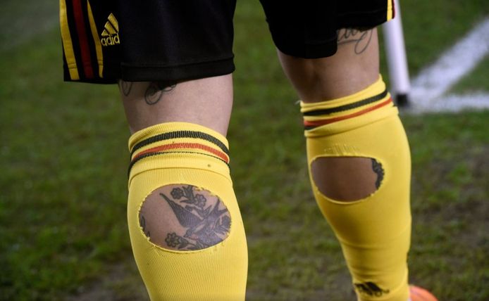 jazz kalf lanthaan Waarom speelde Orel Mangala met grote gaten in zijn sokken tegen Duitsland?  | Rode Duivels | hln.be