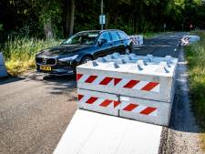 Betonblokken moeten snelheidsduivels uit Zandoerle weren