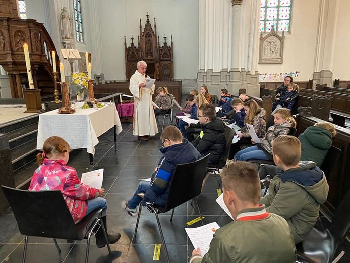 Bij de parochie Heilige Augustinus (Vlijmen, Nieuwkuijk, Haarsteeg) stellen ze de communie uit tot september. Met Pasen kregen de communicantjes nog even een extra opfris-sessie.
