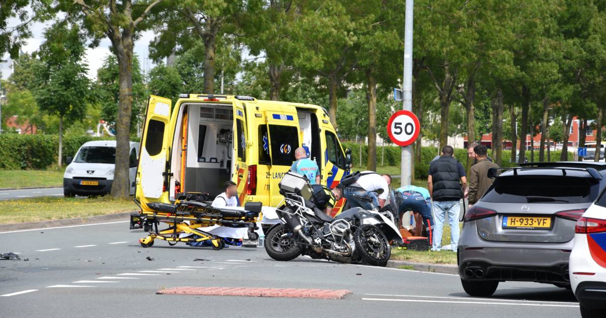 Motorrijder en passagier onderuit bij aanrijding in Lelystad.