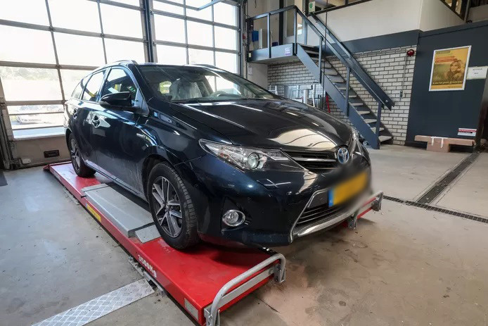 De Toyota Auris van slachtoffer Bram Cuijpers. Dit model hybride auto blijkt op dit moment heel populair onder katalysatordieven. In de eerste zes maanden werden er 89 gejat, in heel 2021 slechts 9.