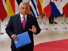Orbán legt schuld voor uitblijven olieboycot bij Von der Leyen, grote druk op EU-top om knoop door te hakken
