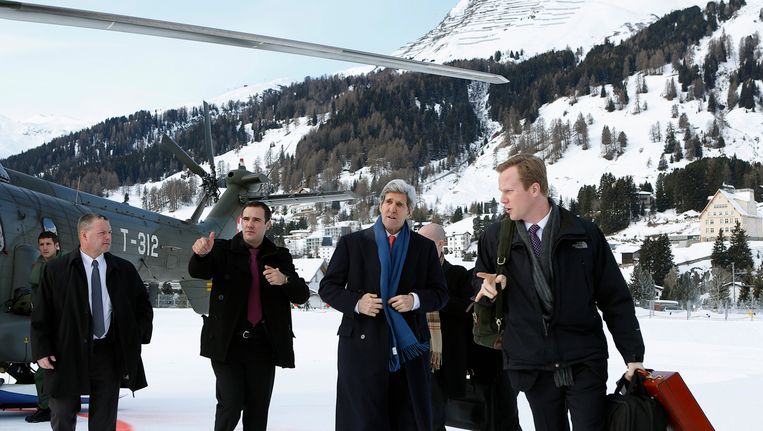 De Amerikaanse minister van Buitenlandse Zaken John Kerry bij aankomst in Davos. Beeld AP
