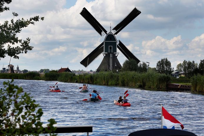 Veel mensen zoeken deze zomer naar mooie plekjes in eigen land, zoals hier op de Ammerse Boezem.