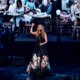 Schitterend: Céline Dion brengt eerbetoon aan Parijs