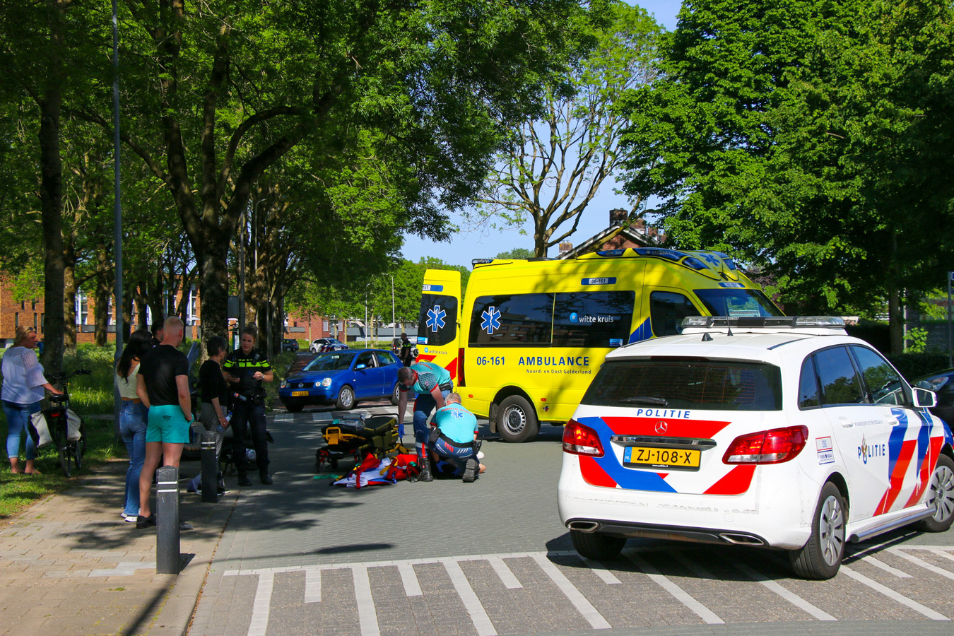 Automobilist Rijdt Voetganger Aan Op Zebrapad In Zutphen Foto AD nl