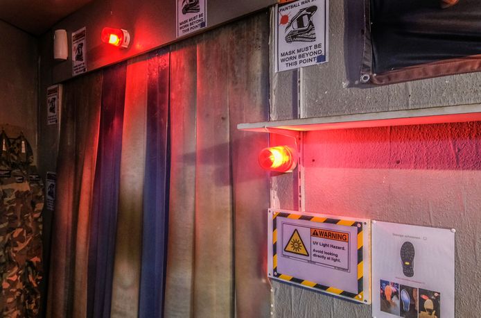 Paintball Valley heeft een hypermodern systeem geïnstalleerd dat het paintballmateriaal ontsmet met UV-licht.