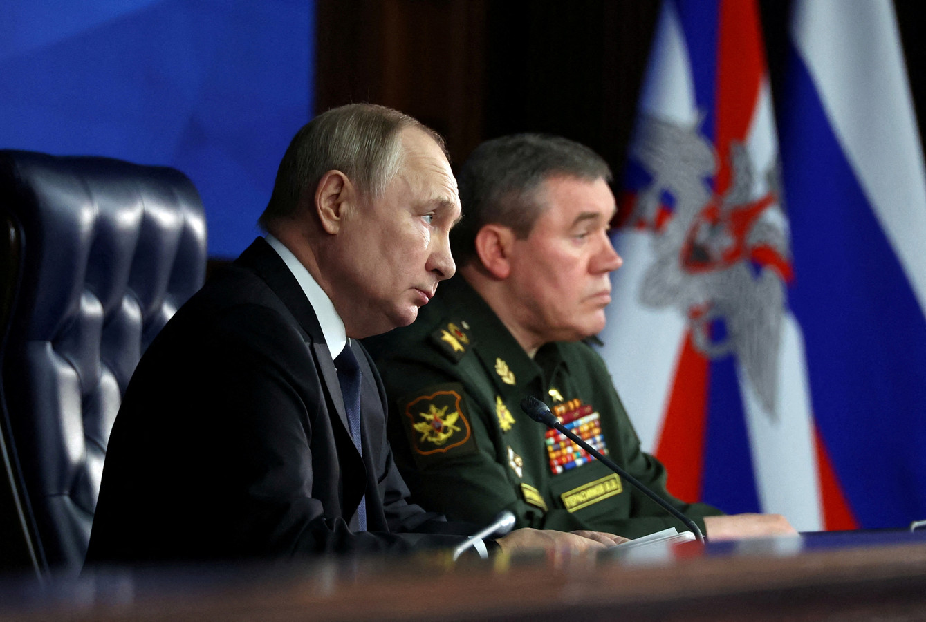Vladimir Poutine et son chef d’état-major, Valeri Guerassimov (décembre 2022)