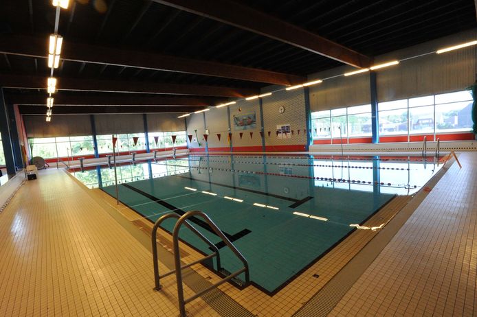 Het zwembad van Hofstade is sinds 1 januari dit jaar definitief dicht omdat het te verouderd was. In het meerjarenplan staat er een nieuw zwembad op de planning.