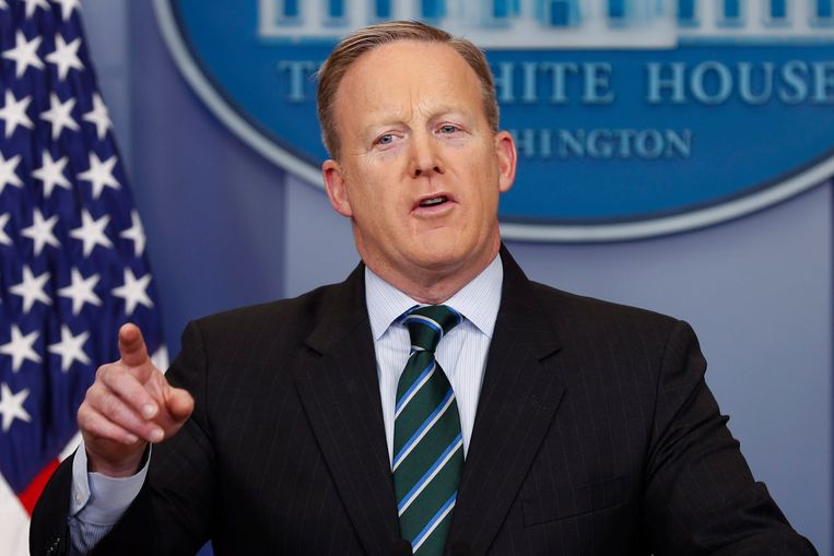  Sean Spicer in zijn functie als woordvoerder van president Trump.  Beeld Foto EPA