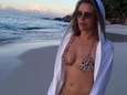 Elizabeth Hurley (52) toont strak lichaam op exotisch strand 