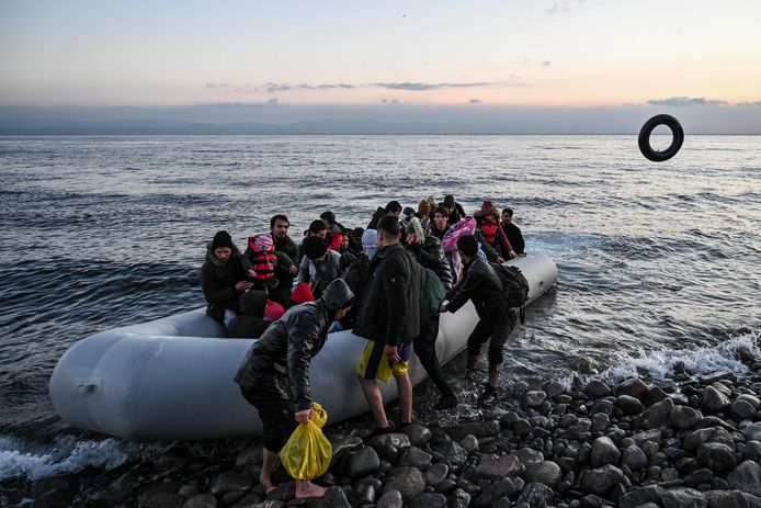 Dit weekend waagden naar schatting zo'n 680 vluchtelingen de oversteek naar het Griekse eiland Lesbos.