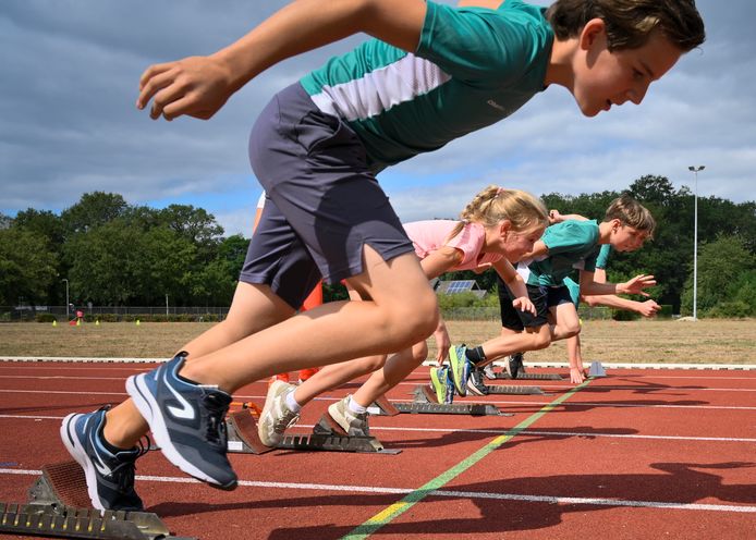 Sportdag van de negen gezamenlijke sportverenigingen op het Scholtenhagen. Hier bij atletiekvereniging AVH.