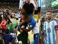 Hallucinante taferelen in Brazilië-Argentinië: Messi weigert eerst te spelen, doelman Martinez gooit zich tussen huilende fans