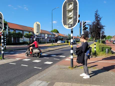 Geldrop-Mierlo lanceert app om vuil en losliggende tegels te melden; melder krijgt bericht van herstel