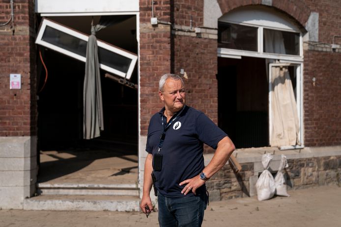 De voorbije week trok Alain Remue, diensthoofd van de Cel Vermiste Personen, bijna elke dag naar het rampgebied in Wallonië.